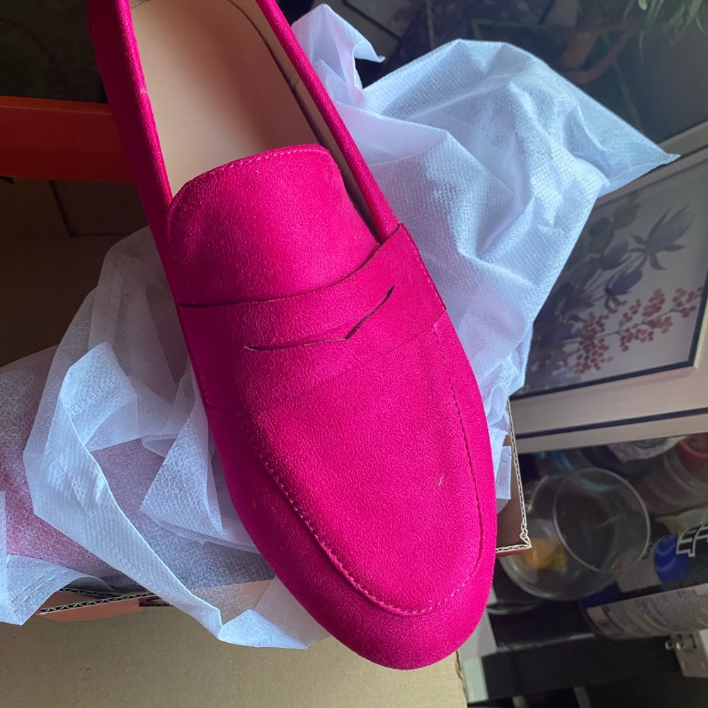 Pink Slip-On Flats with Soft Suede Material - Picture 3 of 5